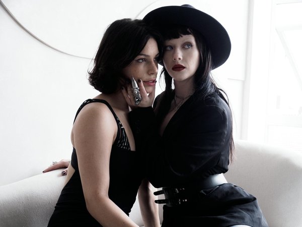 Elevate Your Seasonal Style: Discover the Timeless Elegance of British Designer Scarves Throughout the Year